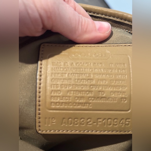 Y2K COACH Soho Hamptons Classic Convertible
Shoulder Crossbody Bag. - Picture 10 of 12